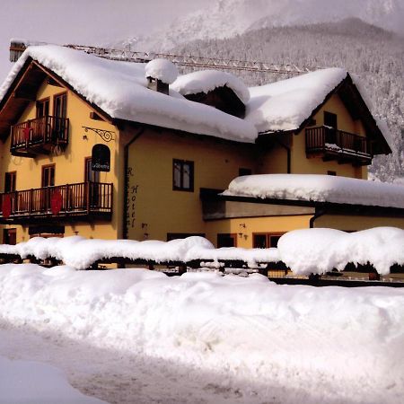 Hotel La Ginestra Cesana Torinese Eksteriør billede