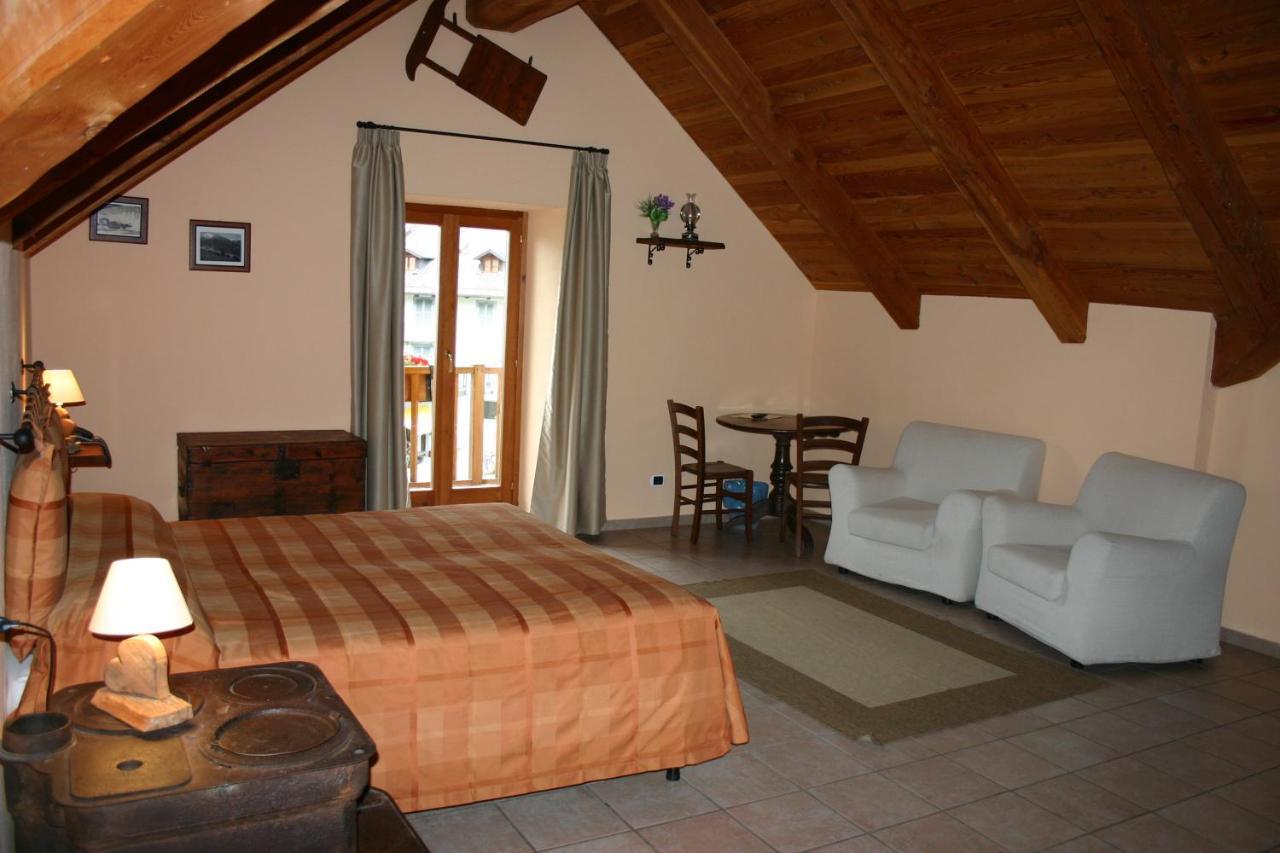 Hotel La Ginestra Cesana Torinese Eksteriør billede