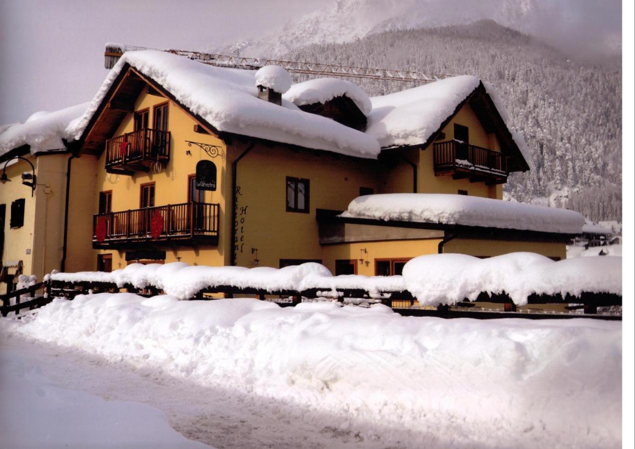 Hotel La Ginestra Cesana Torinese Eksteriør billede