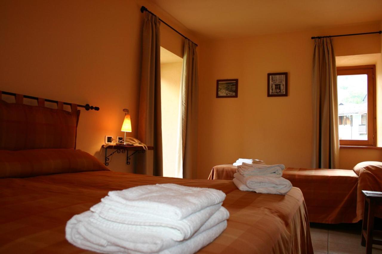 Hotel La Ginestra Cesana Torinese Eksteriør billede